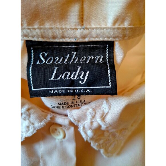 Vintage Cream Button-Up Blouse With Embroidered Lace Collar & Long Sleeves - Picture 11 of 14